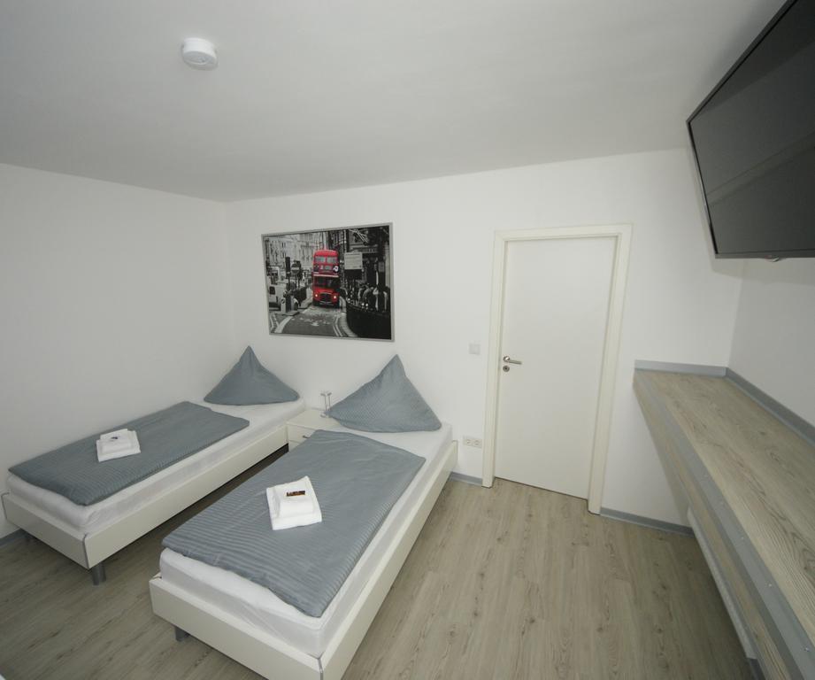 Hotel Am Rosenplatz,24 Stunden Check In, Kostenfreie Parkplaetze Brechtorf Ruang foto