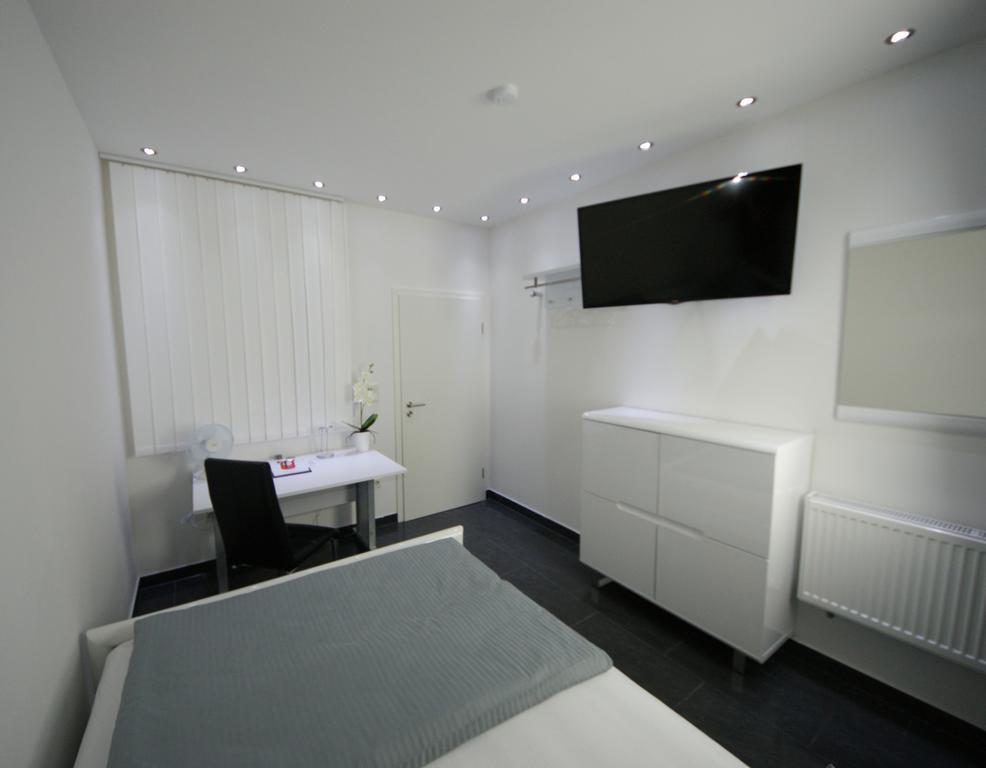 Hotel Am Rosenplatz,24 Stunden Check In, Kostenfreie Parkplaetze Brechtorf Ruang foto