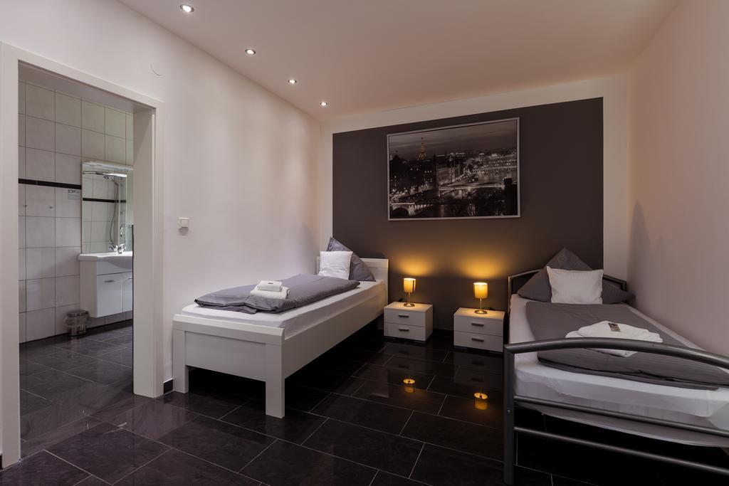 Hotel Am Rosenplatz,24 Stunden Check In, Kostenfreie Parkplaetze Brechtorf Bagian luar foto