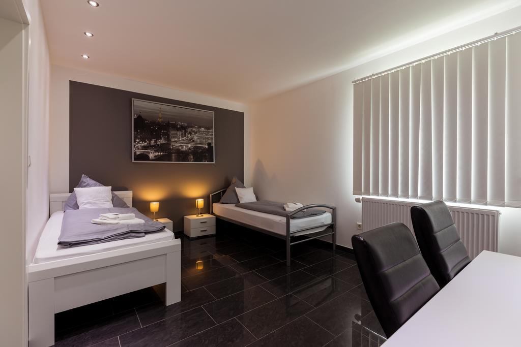 Hotel Am Rosenplatz,24 Stunden Check In, Kostenfreie Parkplaetze Brechtorf Bagian luar foto