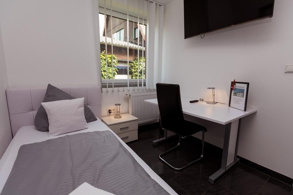 Hotel Am Rosenplatz,24 Stunden Check In, Kostenfreie Parkplaetze Brechtorf Bagian luar foto