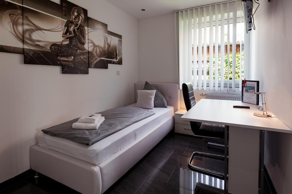 Hotel Am Rosenplatz,24 Stunden Check In, Kostenfreie Parkplaetze Brechtorf Bagian luar foto